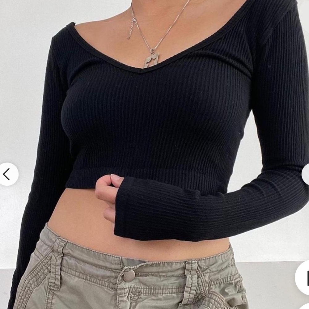 URBAN OUTFITTERS | Black Long Sleeve Crop Top